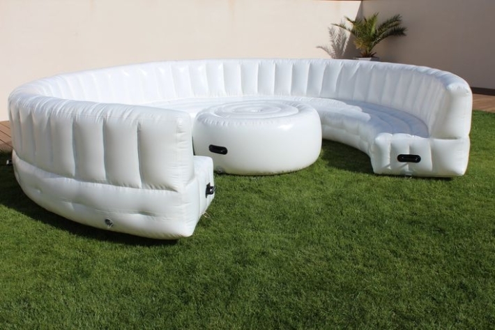 Надувной диван на 20 человек: решение для отдыха, которое удивит ваших гостей