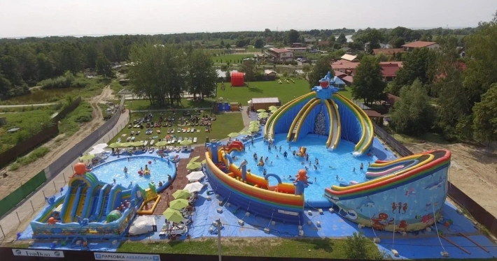 Надувной аквапарк или стационарный: что выбрать отелю | ATTRO