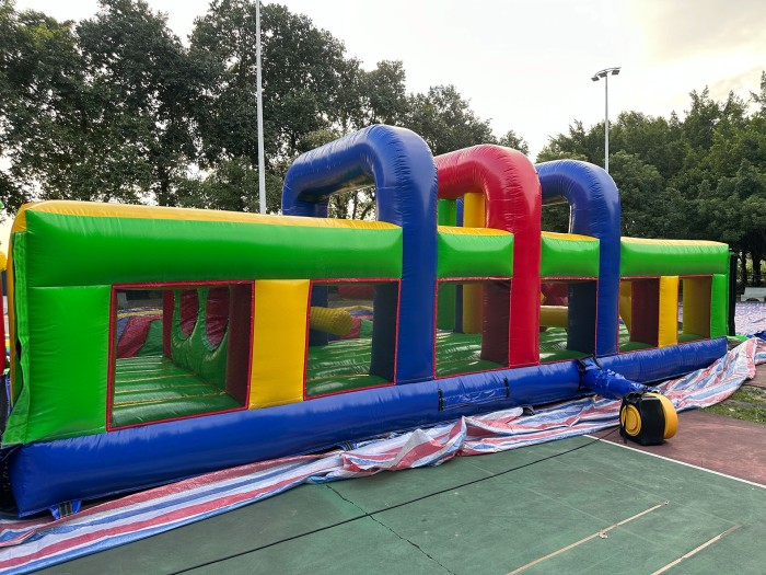 Надувная полоса препятствий "Разноцветная", 23*8*3,5 м