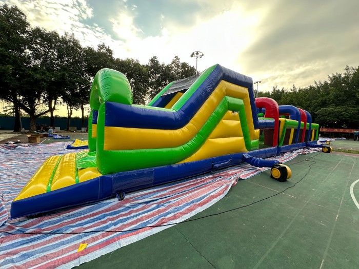 Надувная полоса препятствий "Разноцветная", 23*8*3,5 м