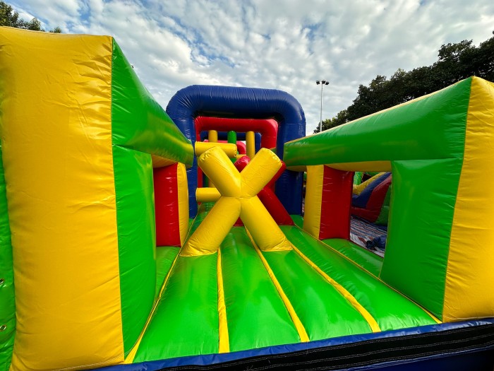 Надувная полоса препятствий "Разноцветная", 23*8*3,5 м