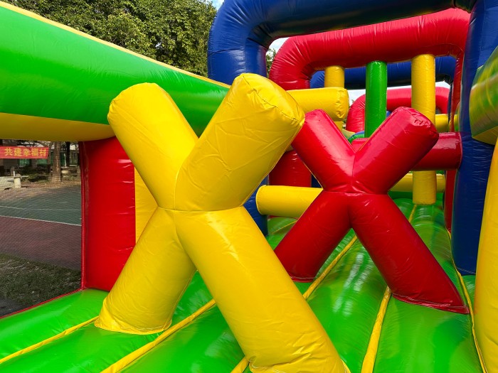 Надувная полоса препятствий "Разноцветная", 23*8*3,5 м