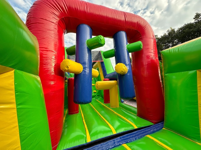 Надувная полоса препятствий "Разноцветная", 23*8*3,5 м