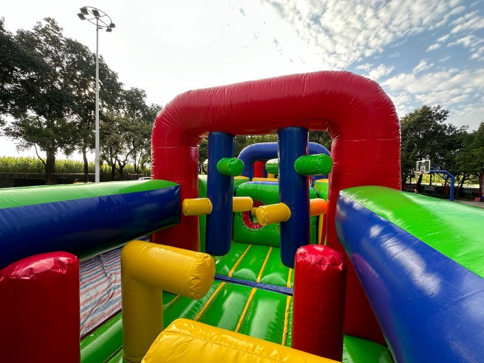 Надувная полоса препятствий "Разноцветная", 23*8*3,5 м