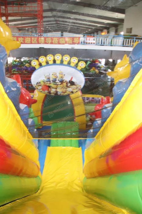 Надувной батут «Вечеринка Миньонов» 10*10*6 м