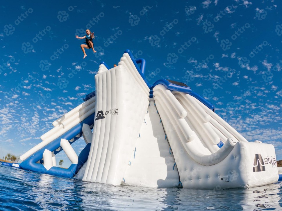 Надувная зона отдыха на воде 