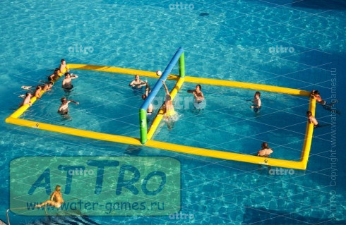 Надувной волейбол на воде