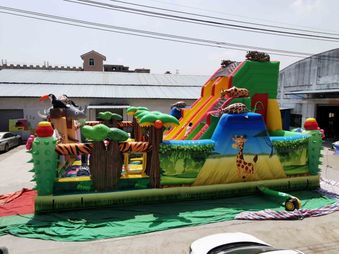 Надувной батут «Сафари», 12*9,5*7 м