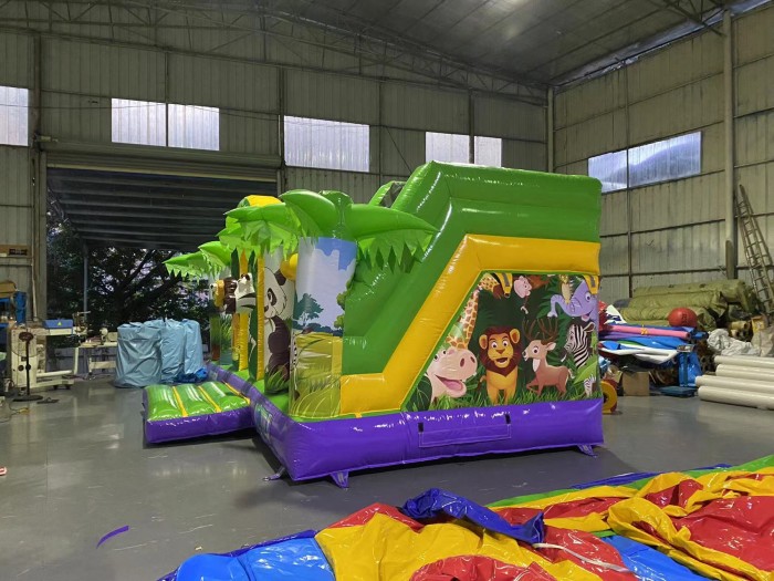 Надувная горка "Сафари Джунгли" 6,5*3,5*3 м