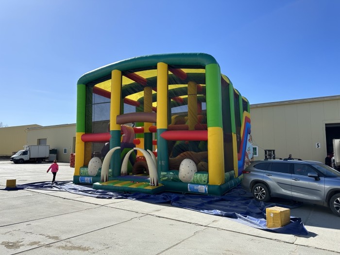 Надувной батут "Динопарк" 11*9*7,2 м (с крышей)