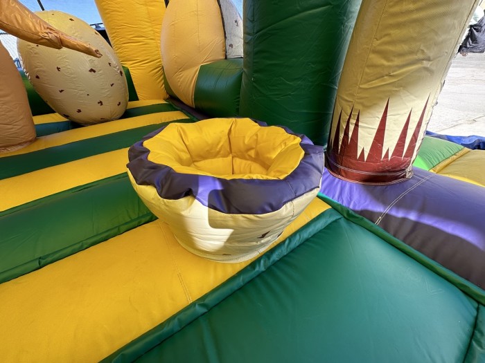 Надувной батут "Динопарк" 11*9*7,2 м (с крышей)