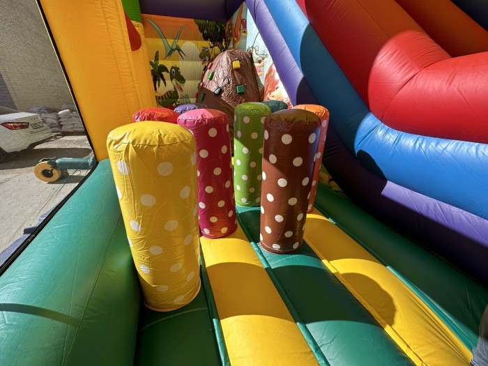 Надувной батут "Динопарк" 11*9*7,2 м (с крышей)