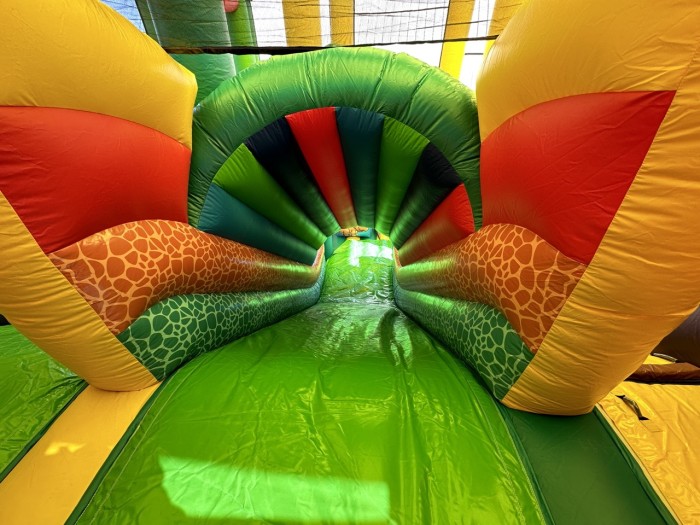 Надувной батут "Динопарк" 11*9*7,2 м (с крышей)