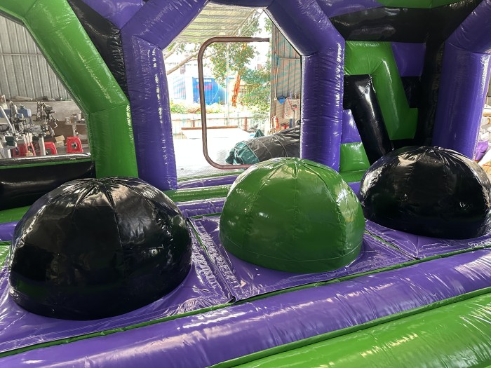 Надувная горка "Парк монстров" 18*9*5,5 м