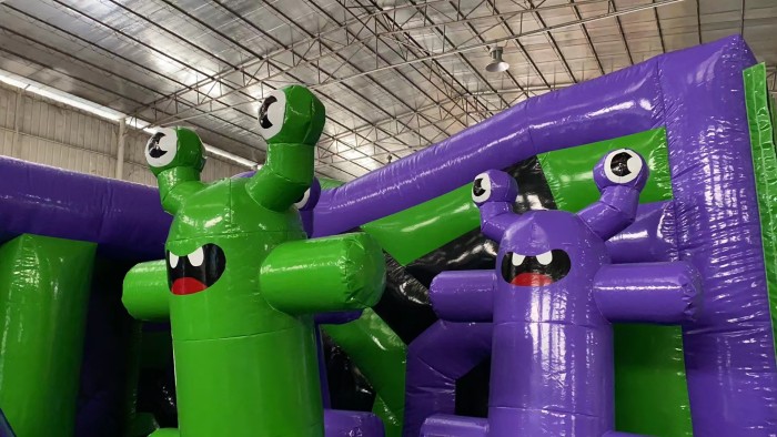 Надувная горка "Парк монстров" 18*9*5,5 м