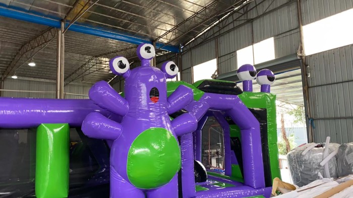 Надувная горка "Парк монстров" 18*9*5,5 м