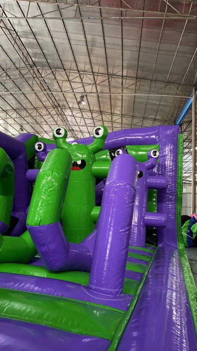 Надувная горка "Парк монстров" 18*9*5,5 м