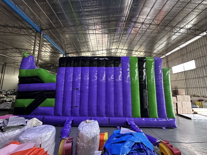 Надувная горка "Парк монстров" 18*9*5,5 м