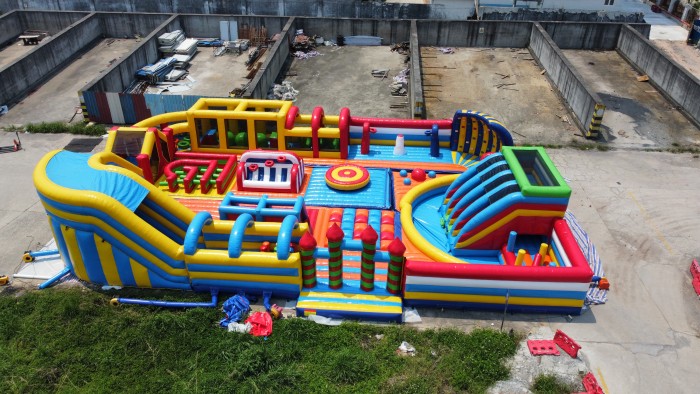 Надувной батутный парк "Игро парк"  23,6*15*4,75 м