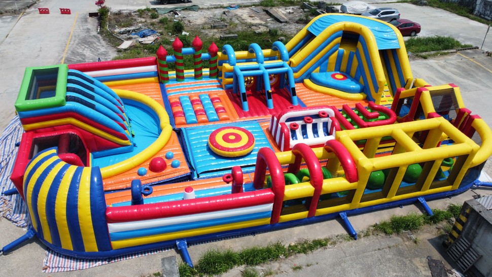 Надувной батутный парк 