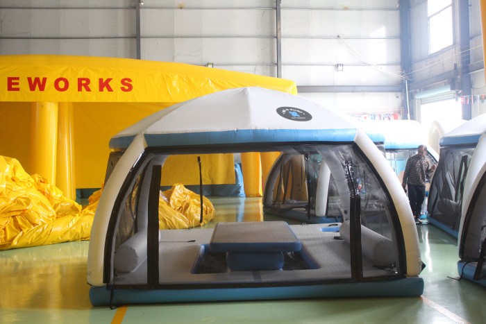 Надувной комплекс на воде 