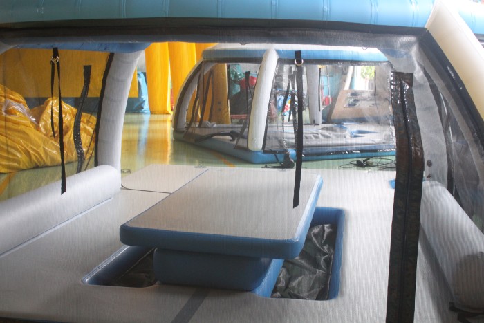 Надувной комплекс на воде 