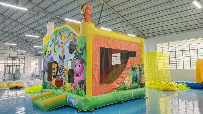 Надувная горка "Джунгли" 4*4*4,1 м