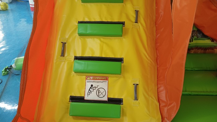 Надувная горка "Джунгли" 4*4*4,1 м