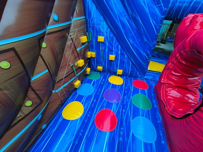 Надувной батут "Пиратская гавань" 8,5*7*5,3 м