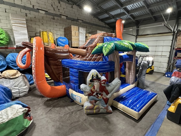 Надувной батут "Пиратская гавань" 8,5*7*5,3 м