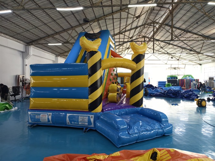 Надувная горка "Миньоны в лесу" 9*4*4,5 м