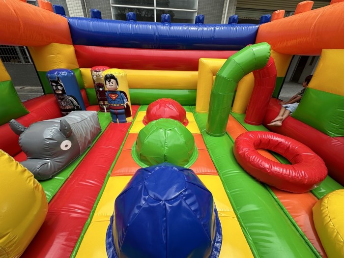 Надувной батут "Супергерои" 5*5*2,4 м 