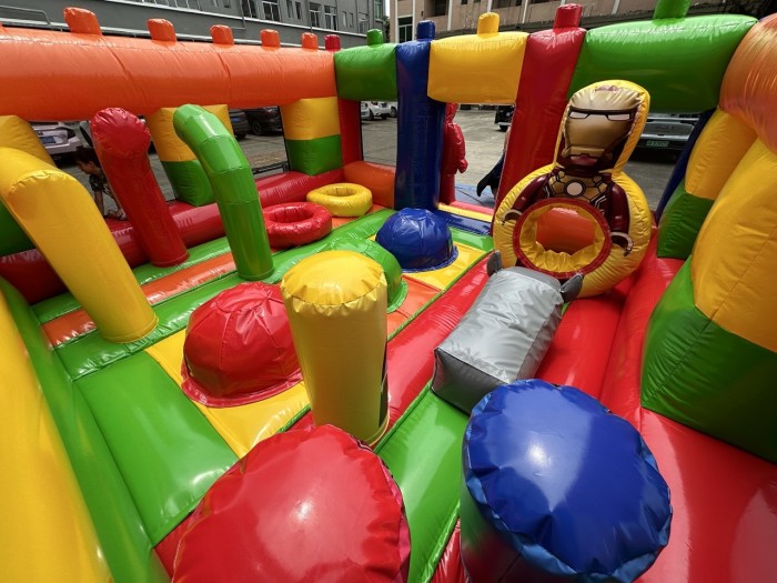 Надувной батут "Супергерои" 5*5*2,4 м 