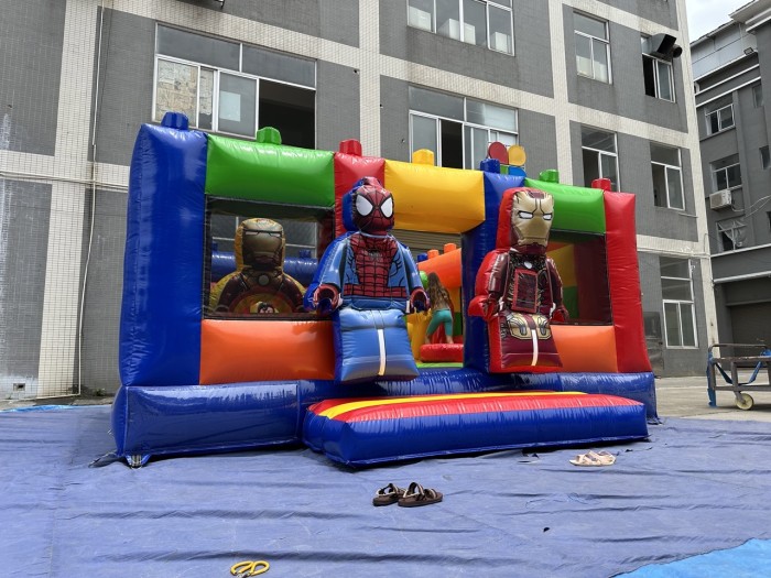 Надувной батут "Супергерои" 5*5*2,4 м 