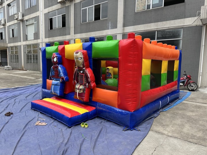 Надувной батут "Супергерои" 5*5*2,4 м 