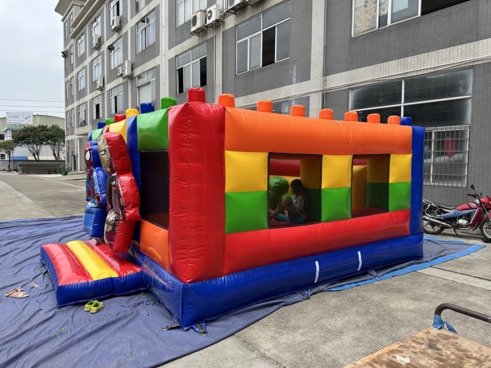 Надувной батут "Супергерои" 5*5*2,4 м 