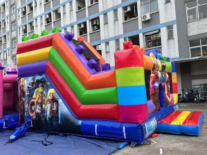 Надувная горка "Супергерои" 5*5*3,4 м 