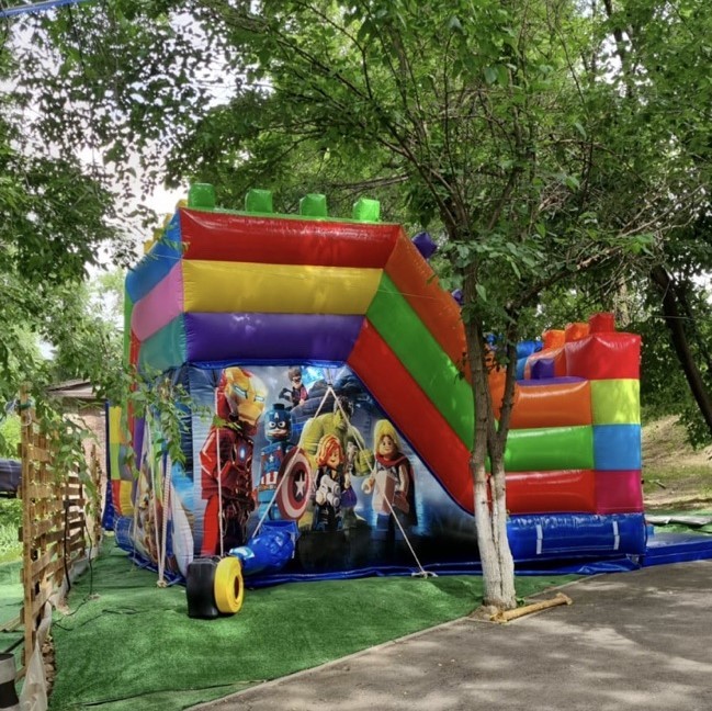 Надувная горка "Супергерои" 5*5*3,4 м 