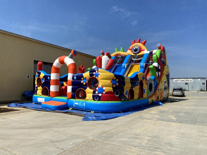 Надувной батут "Король Миньонов" 13,5*9*8,5 м