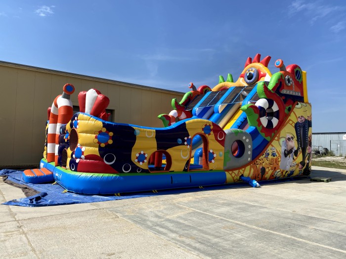 Надувной батут "Король Миньонов" 13,5*9*8,5 м