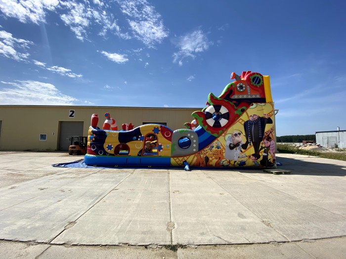 Надувной батут "Король Миньонов" 13,5*9*8,5 м