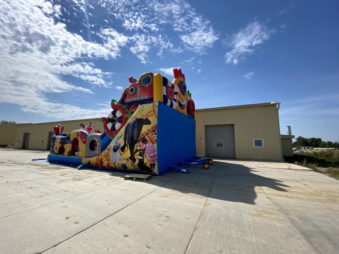 Надувной батут "Король Миньонов" 13,5*9*8,5 м