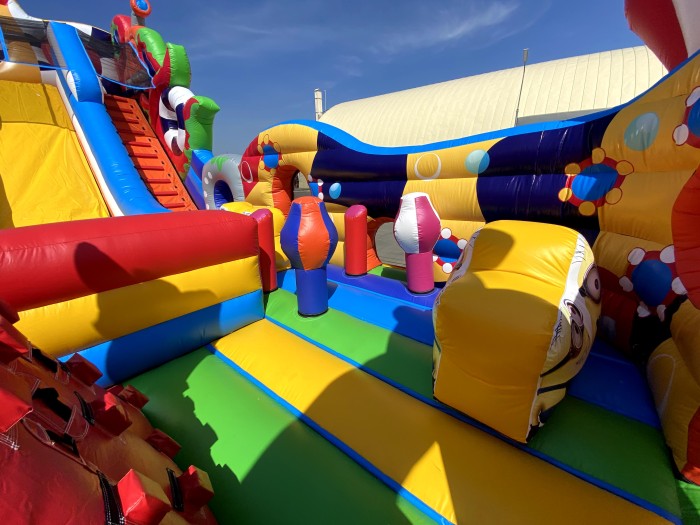 Надувной батут "Король Миньонов" 13,5*9*8,5 м