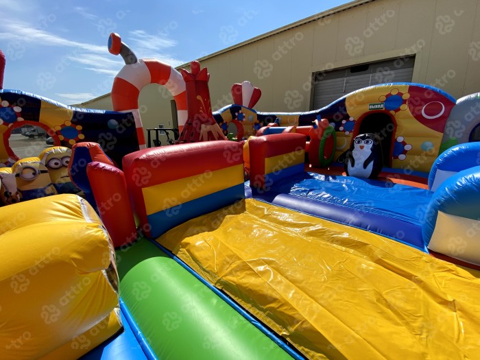 Надувной батут "Король Миньонов" 13,5*9*8,5 м