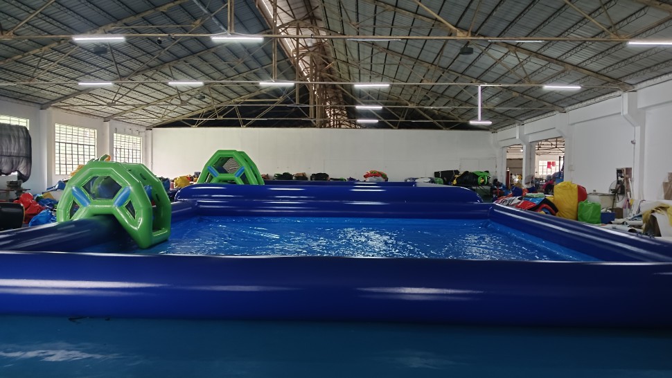 Надувной аквапарк 
