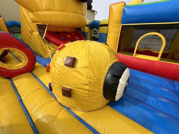 Надувной батут "Бананас" 12*10*8 м