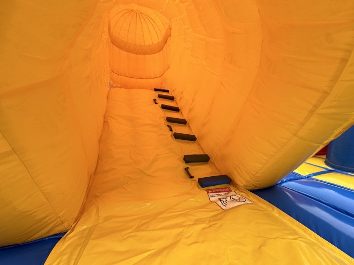 Надувной батут "Бананас" 12*10*8 м