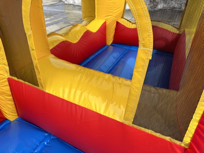 Надувной батут "Бананас" 12*10*8 м