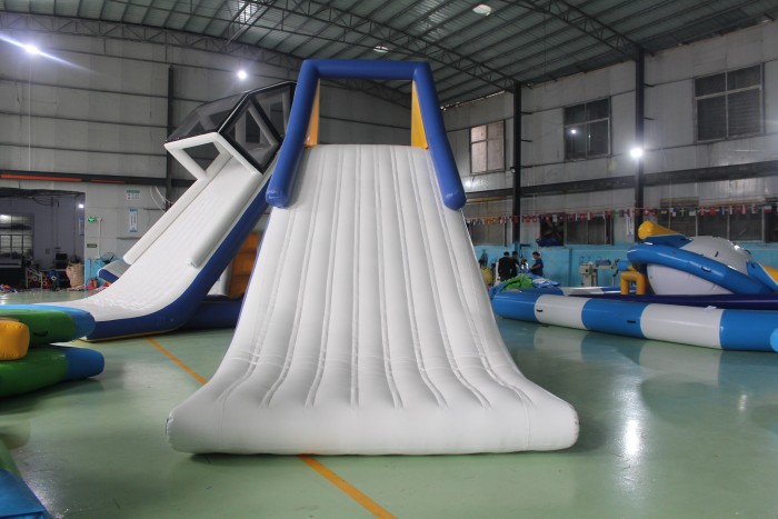 Надувная водная горка "Саммит Малая" 6,6*2,7*4 м 