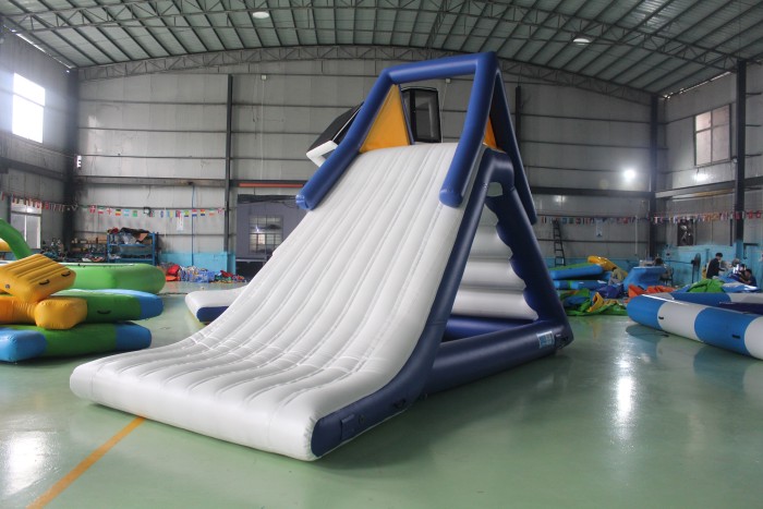 Надувная водная горка "Саммит Малая" 6,6*2,7*4 м 